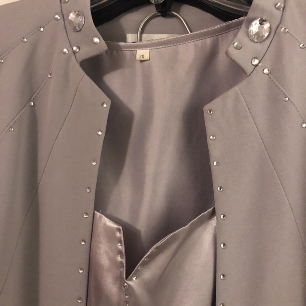 Women’s Francesca Bellini Suit - Picture 2 of 9